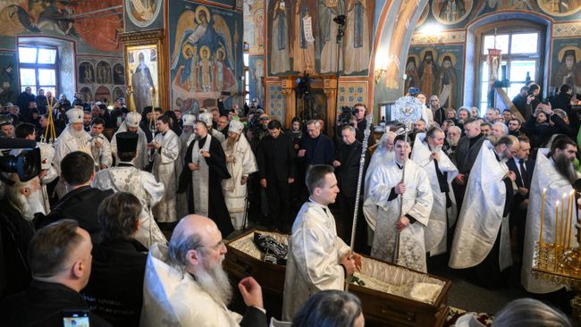 Церемония отпевания и погребения духовника патриарха Московского и всея Руси Кирилла схиархимандрита Илия (Алексея Ноздрина) в монастыре Оптина пустынь