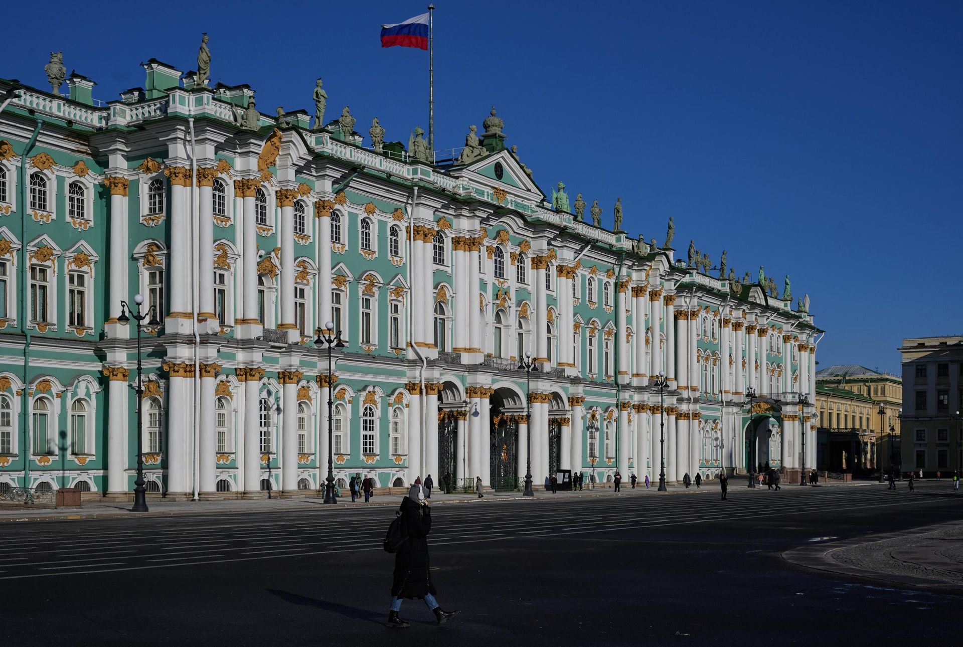 Здание Государственного Эрмитажа на Дворцовой площади в Санкт-Петербурге - РИА Новости, 1920, 29.09.2026