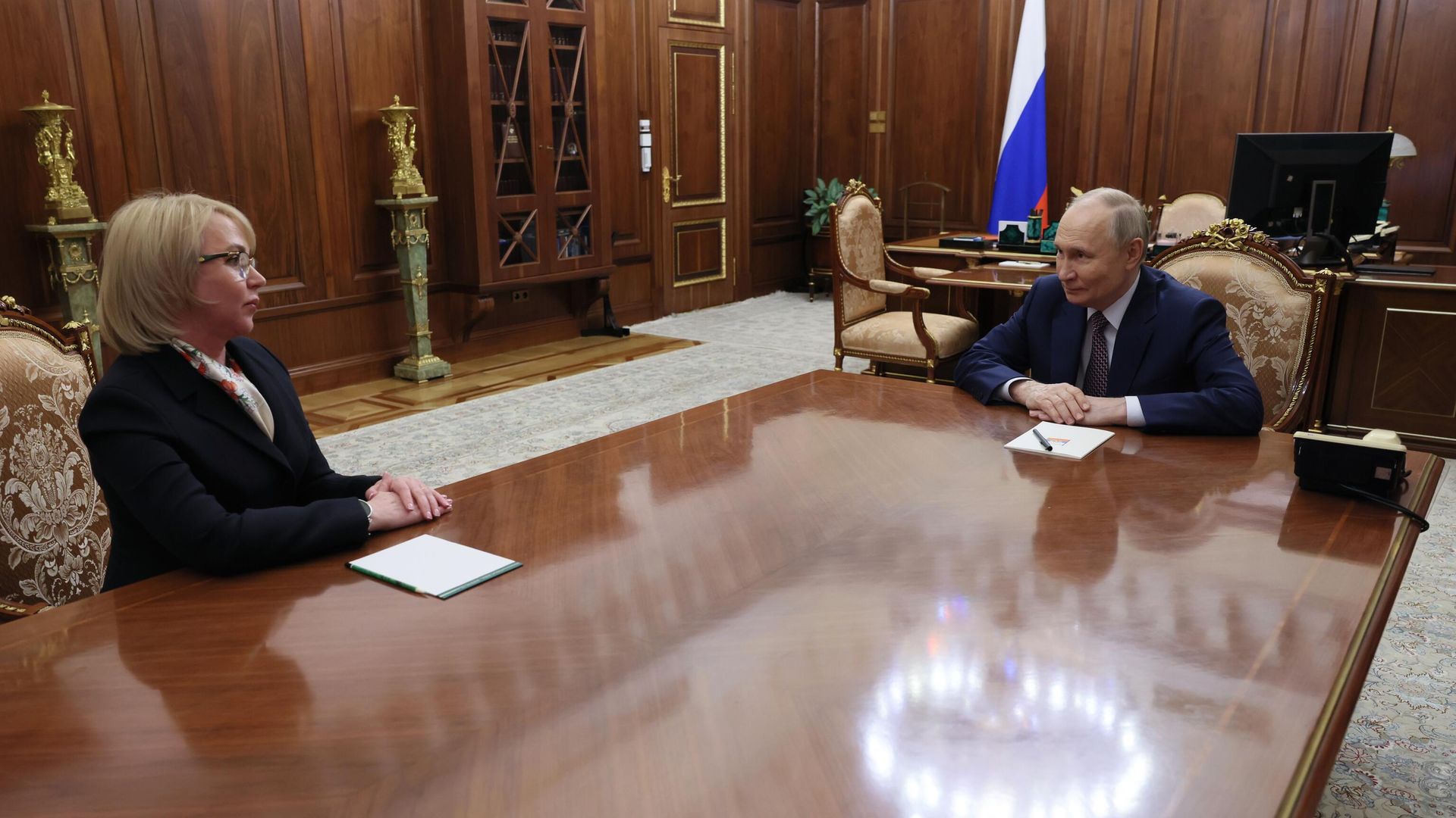 Президент России Владимир Путин и Ирина Гехт Президент России Владимир Путин и Ирина Гехт - РИА Новости, 1920, 26.09.2025