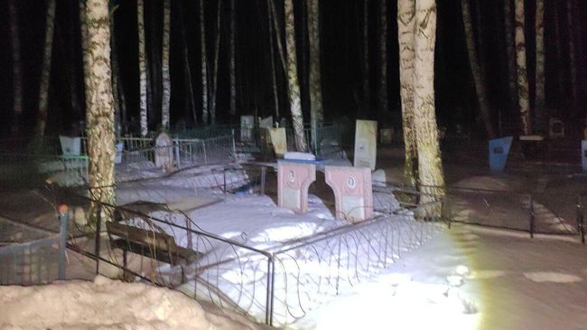 Место на кладбище в городе Ачинске, где предположительно записывалось видеообращение несовершеннолетней