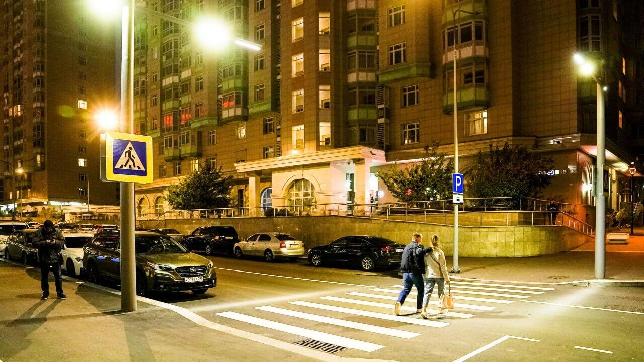 В кластере Ломоносов в Москве появились новые тротуары и энергоэффективные фонари В кластере Ломоносов в Москве появились новые тротуары и энергоэффективные фонари - РИА Новости, 1920, 19.03.2025