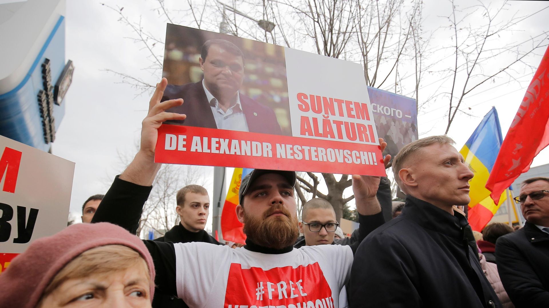 Участники митинга в поддержку Александра Нестеровского возле здания суда в Кишиневе Участники митинга в поддержку Александра Нестеровского возле здания суда в Кишиневе - РИА Новости, 1920, 19.03.2025