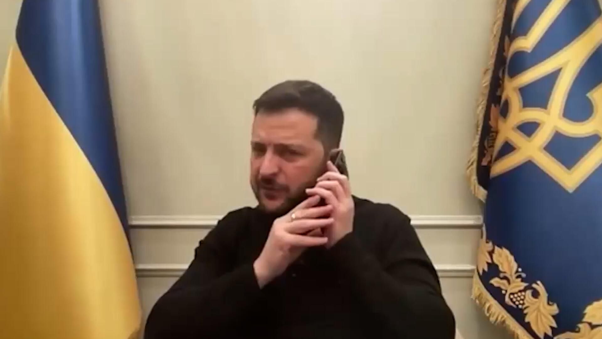 Зеленский: Эммануэль, извините, у меня разговор с журналистами Зеленский: Эммануэль, извините, у меня разговор с журналистами - РИА Новости, 1920, 20.03.2025