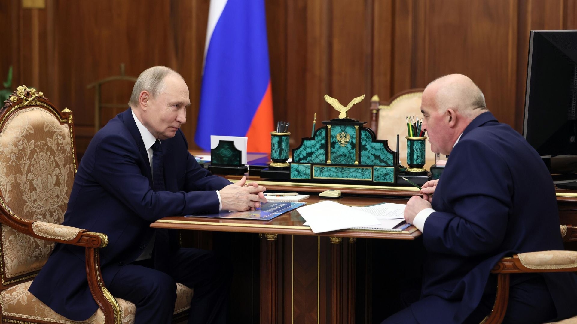 Президент РФ Владимир Путин и губернатор Костромской области Сергей Ситников во время встречи. 20 марта 2025 Президент РФ Владимир Путин и губернатор Костромской области Сергей Ситников во время встречи. 20 марта 2025 - РИА Новости, 1920, 20.03.2025