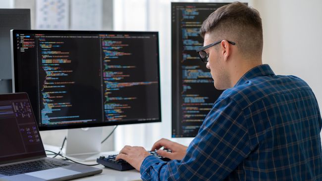 Программист во время работы