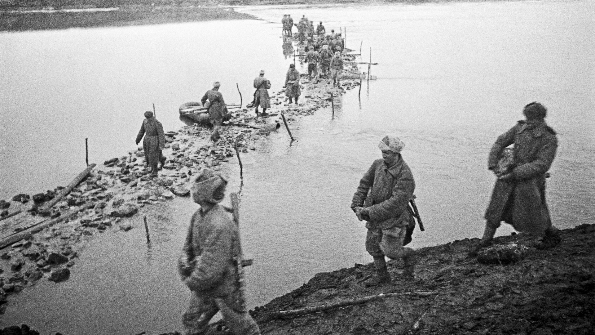 Солдаты во время ВОВ Солдаты во время ВОВ - РИА Новости, 1920, 10.05.2026