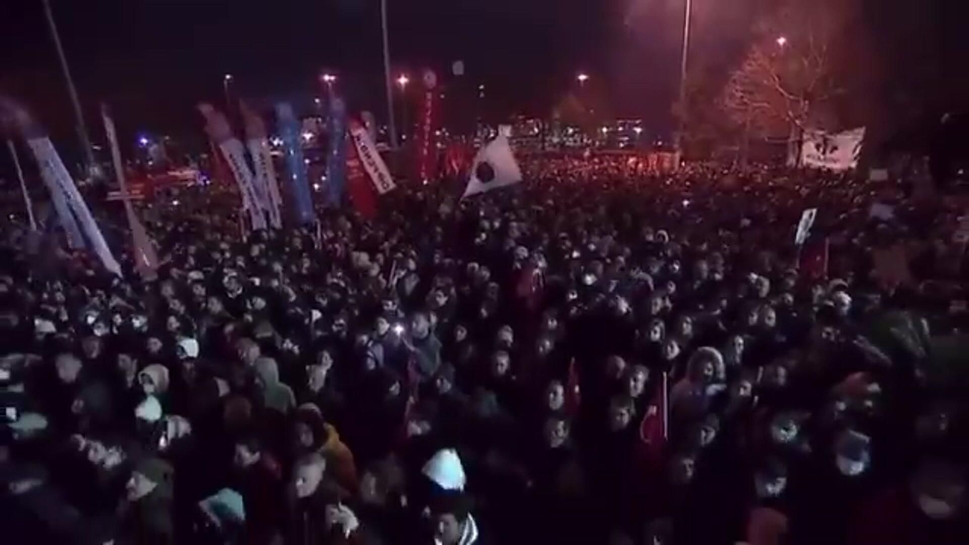 Акция протеста в поддержку задержанного мэра Стамбула Акция протеста в поддержку задержанного мэра Стамбула - РИА Новости, 1920, 20.03.2025
