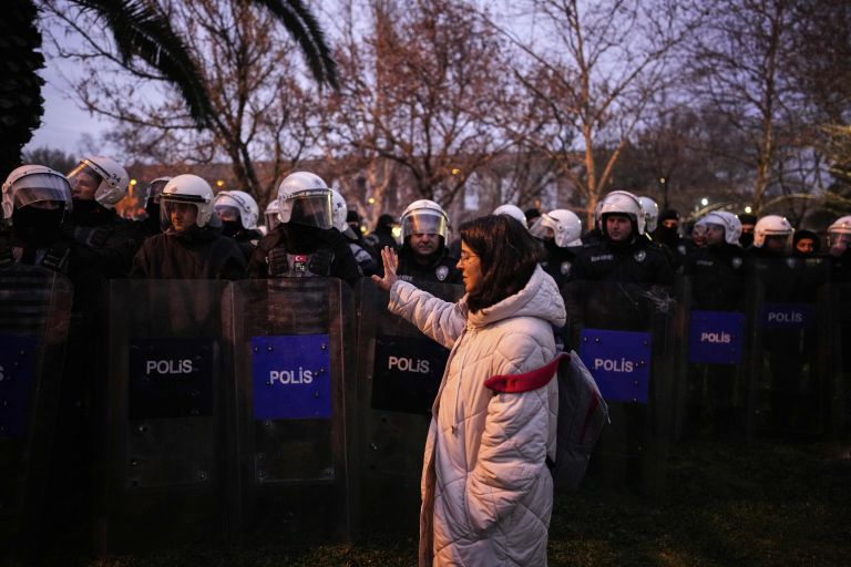 Акция протеста в Стамбуле после задержания мэра Экрема Имамоглу