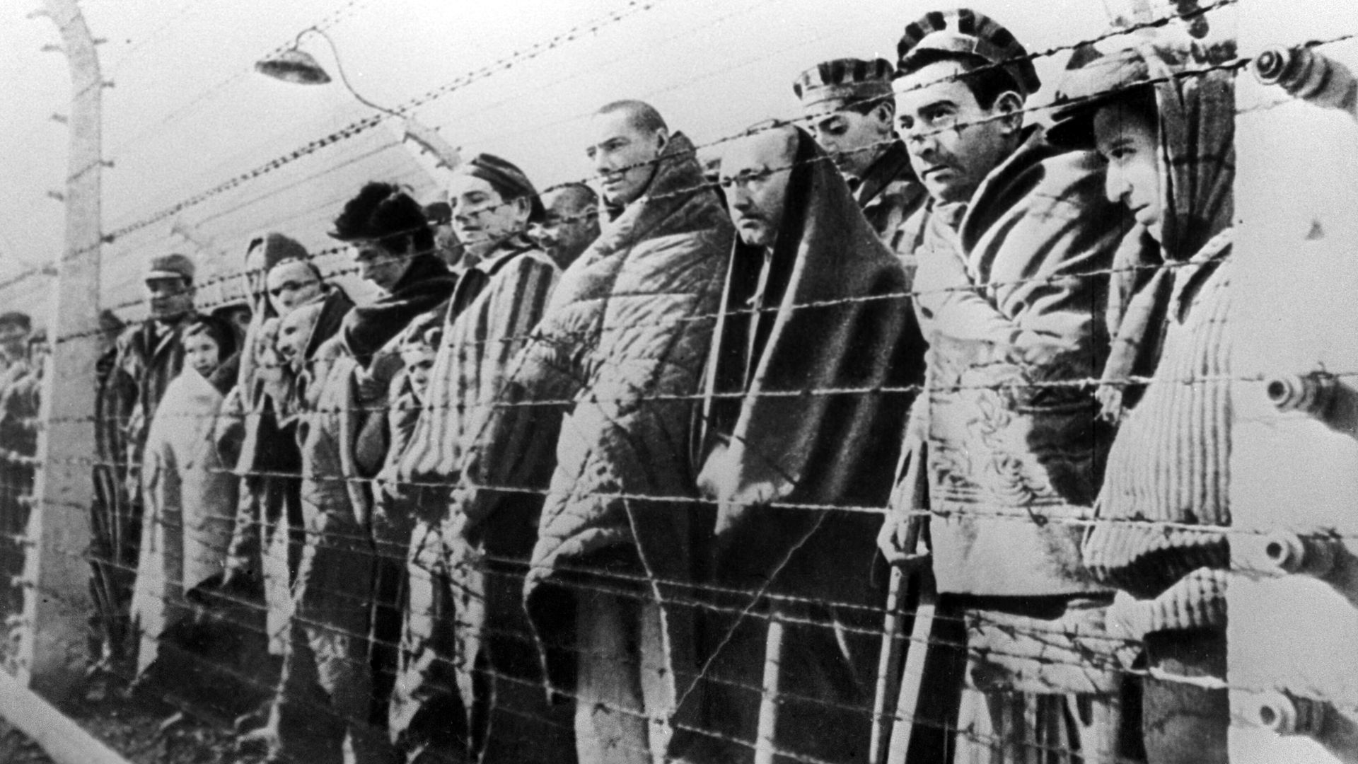 Узники концентрационного лагеря Освенцим, освобожденные войсками Красной Армии в январе 1945 года Узники концентрационного лагеря Освенцим, освобожденные войсками Красной Армии в январе 1945 года - РИА Новости, 1920, 27.01.2026