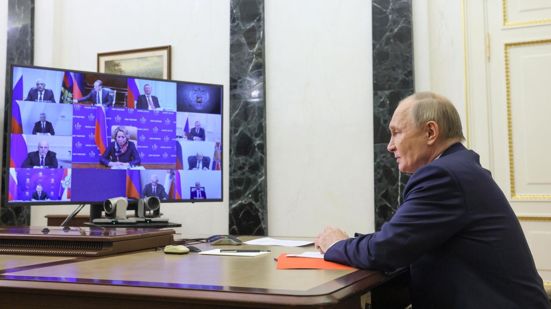Президент РФ Владимир Путин в режиме видеоконференции проводит оперативное совещание с постоянными членами Совета безопасности РФ Президент РФ Владимир Путин в режиме видеоконференции проводит оперативное совещание с постоянными членами Совета безопасности РФ - РИА Новости, 1920, 21.03.2025