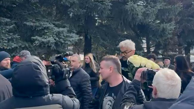 Прощание с Бедросом Киркоровым на Троекуровском кладбище в Москве