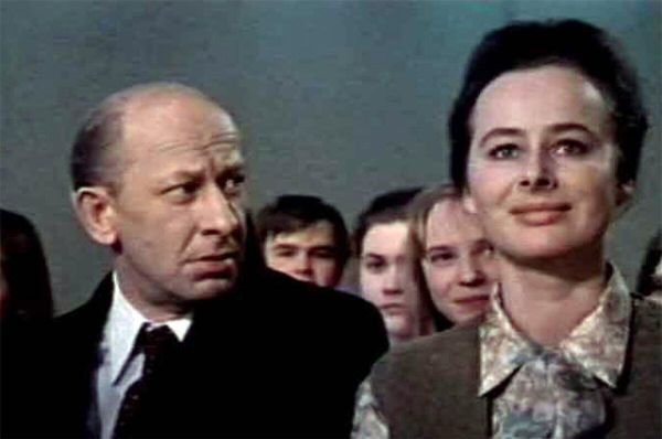 Евгений Евстигнеев и Лилия Журкина в фильме Потрясающий Берендеев 