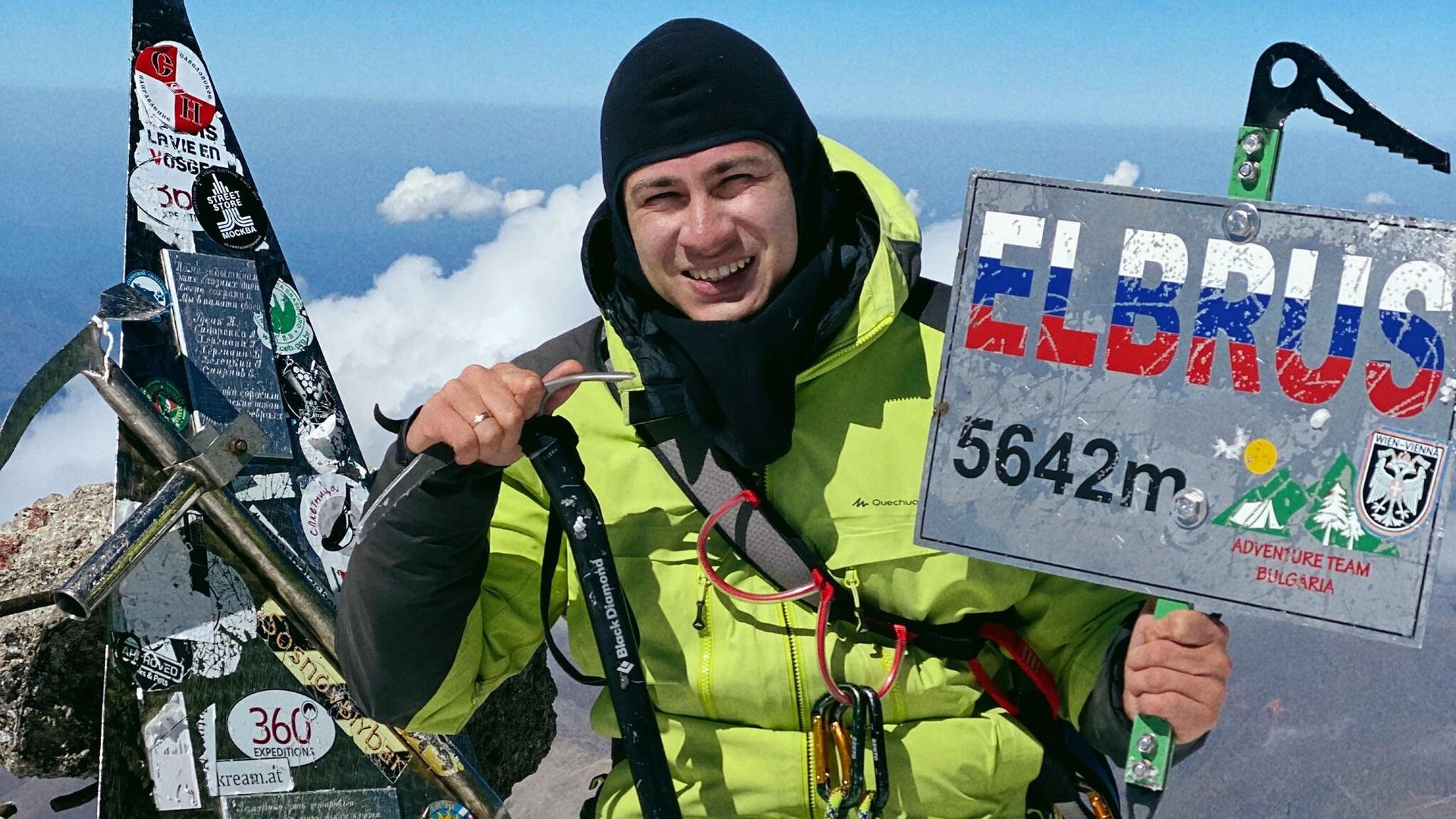 Рустам Набиев на вершине Эльбруса Рустам Набиев на вершине Эльбруса - РИА Новости, 1920, 21.03.2025