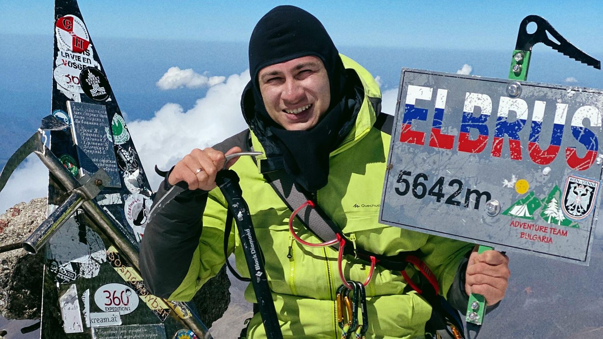 Рустам Набиев на вершине Эльбруса Рустам Набиев на вершине Эльбруса - РИА Новости, 1920, 21.03.2025