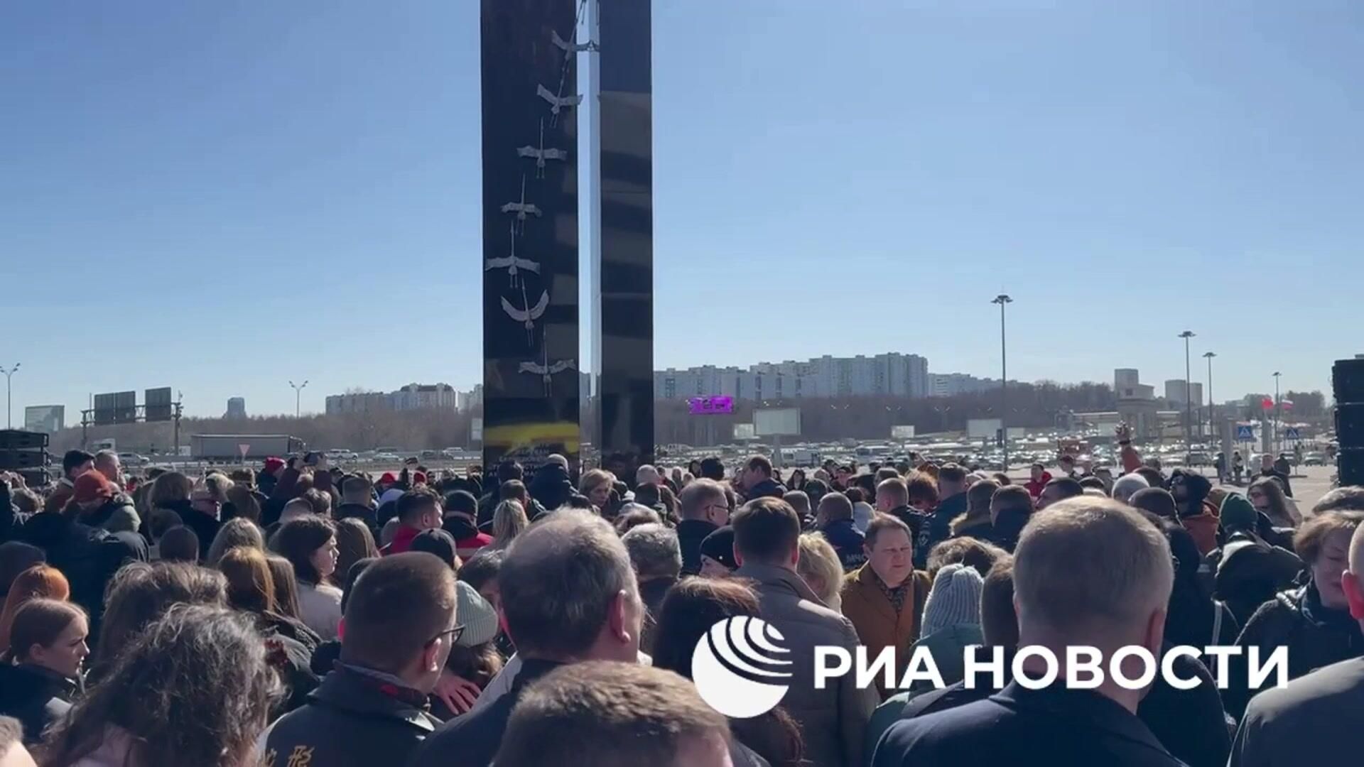 Открытие мемориала в память о жертвах теракта в Крокус Сити Холле Открытие мемориала в память о жертвах теракта в Крокус Сити Холле - РИА Новости, 1920, 22.03.2025