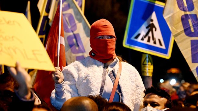 Протесты в связи с задержанием мэра Стамбула Имамоглу