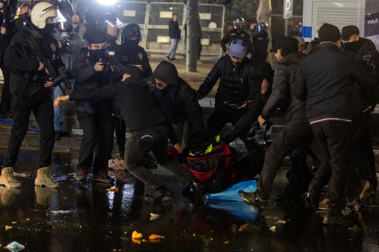 Акция в поддержку арестованного мэра Стамбула Экрема Имамоглу в Анкаре