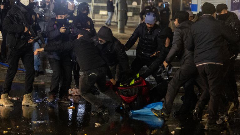 Акция в поддержку арестованного мэра Стамбула Экрема Имамоглу в Анкаре