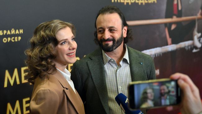 Актриса Лиза Арзамасова и фигурист и тренер Илья Авербух на премьере документального фильма режиссеров Андрея Фурманчука и Руслана Трещева Медведева VS Медведева в Каро 11 Октябрь