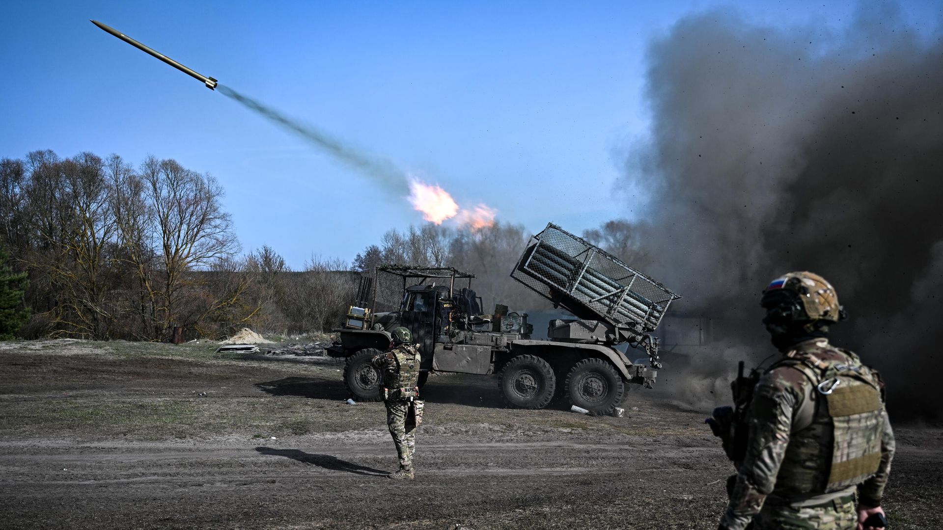 Боевая работа расчета реактивной системы залпового огня БМ-21 Град - РИА Новости, 1920, 31.03.2025