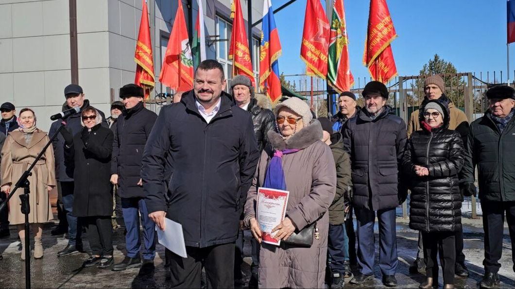 Тюменская область отправила своим бойцам 38 единиц техники и гумпомощь - РИА Новости, 1920, 24.03.2025