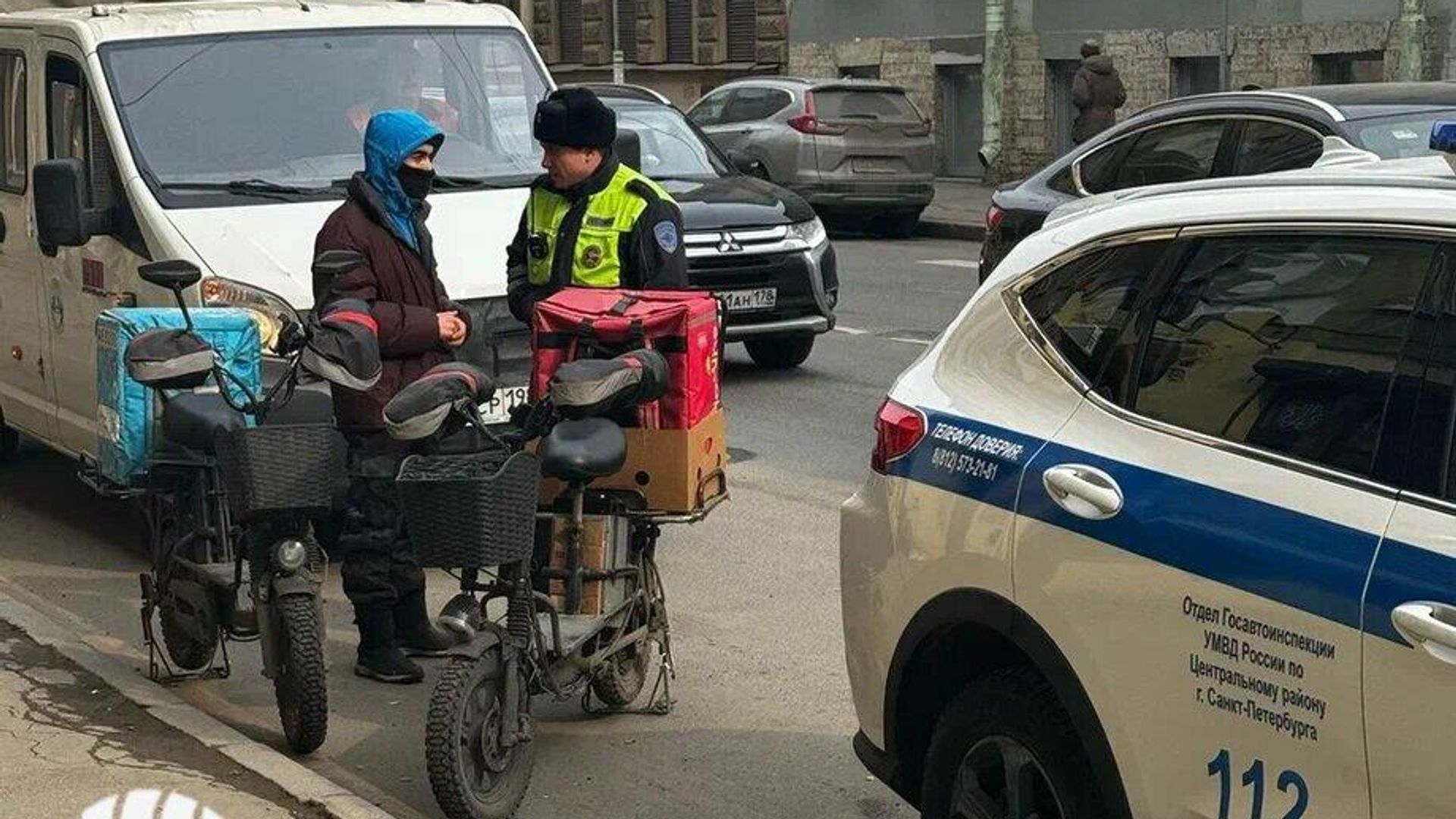 Проверка курьеров на электровелосипедах в Петербурге Проверка курьеров на электровелосипедах в Петербурге - РИА Новости, 1920, 25.03.2025