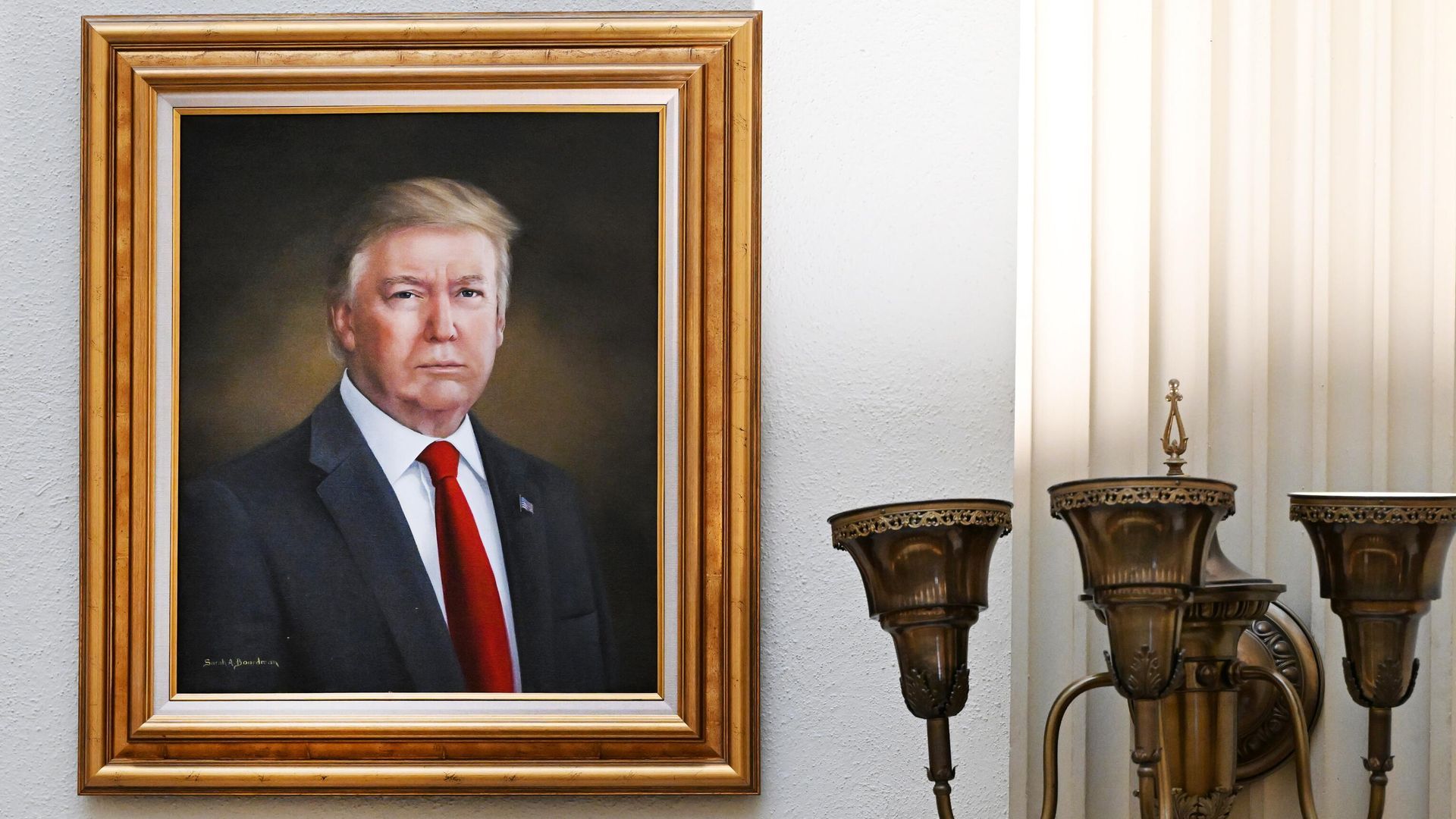 Портрет президента США Дональда Трампа в здании законодательного органа штата Колорадо в Денвере. 24 марта 2025 - РИА Новости, 1920, 25.03.2025