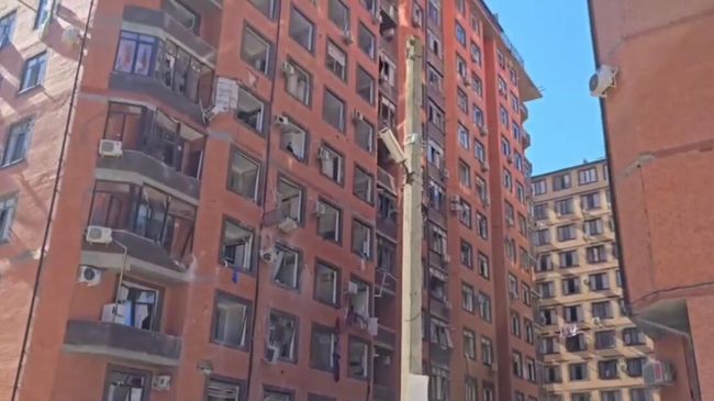 Последствия взрыва газа в многоквартирном доме в Махачкале