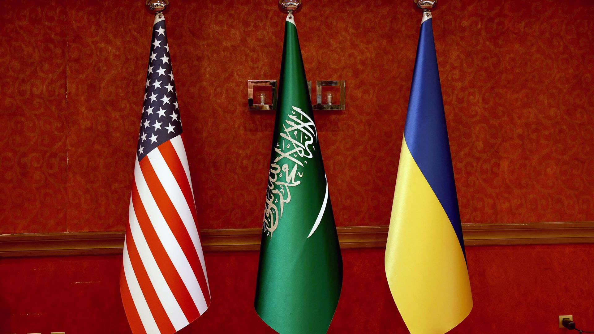 Флаги США, Саудовской Аравии и Украины Флаги США, Саудовской Аравии и Украины - РИА Новости, 1920, 25.03.2025
