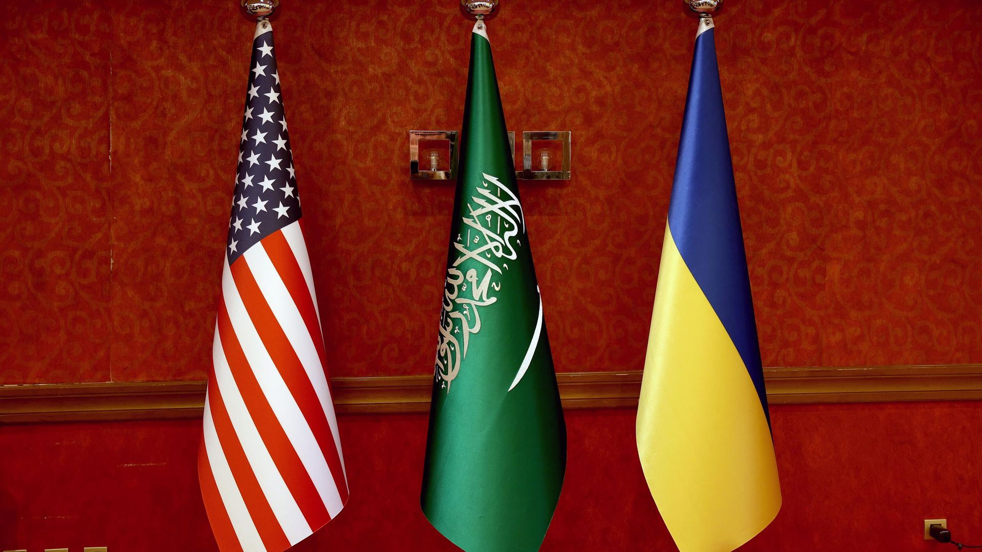 Флаги США, Саудовской Аравии и Украины Флаги США, Саудовской Аравии и Украины - РИА Новости, 1920, 25.03.2025