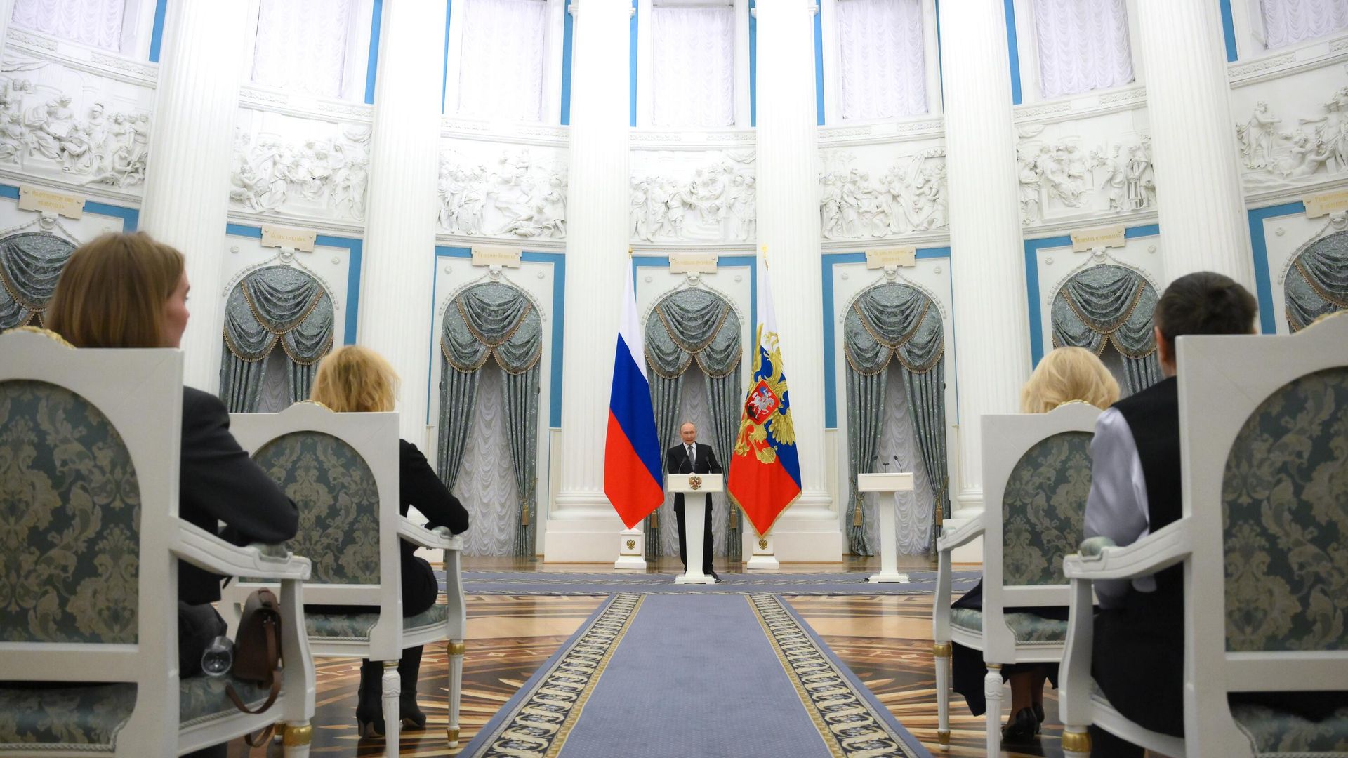 Владимир Путин на церемонии вручения премий президента для молодых деятелей культуры и премий президента в области литературы и искусства за произведения для детей и юношества Владимир Путин на церемонии вручения премий президента для молодых деятелей культуры и премий президента в области литературы и искусства за произведения для детей и юношества - РИА Новости, 1920, 25.03.2025