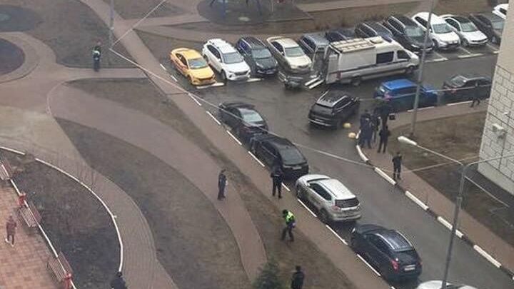 На месте стрельбы в ЖК Ольгино парк в Железнодорожном На месте стрельбы в ЖК Ольгино парк в Железнодорожном - РИА Новости, 1920, 26.03.2025