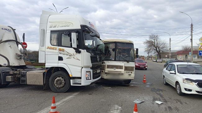 На месте ДТП с участием автобуса в Краснодарском крае