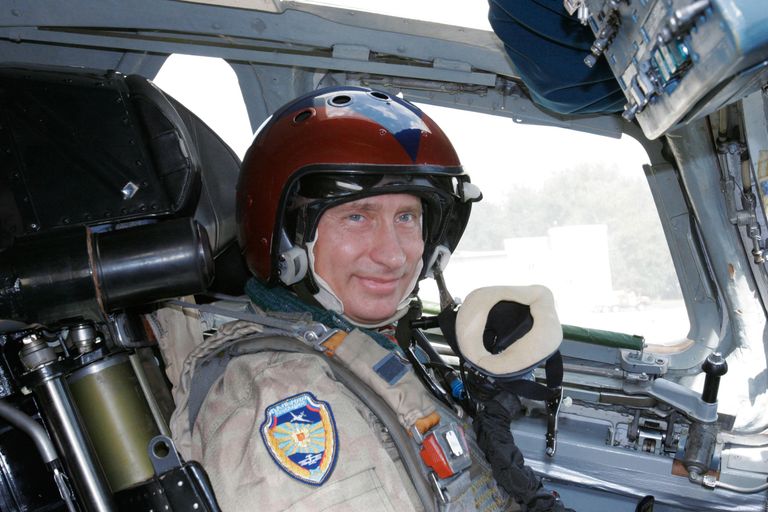 Президент России Владимир Путин в кабине стратегического бомбардировщика Ту-160 Павел Таран Президент России Владимир Путин в кабине стратегического бомбардировщика Ту-160 Павел Таран