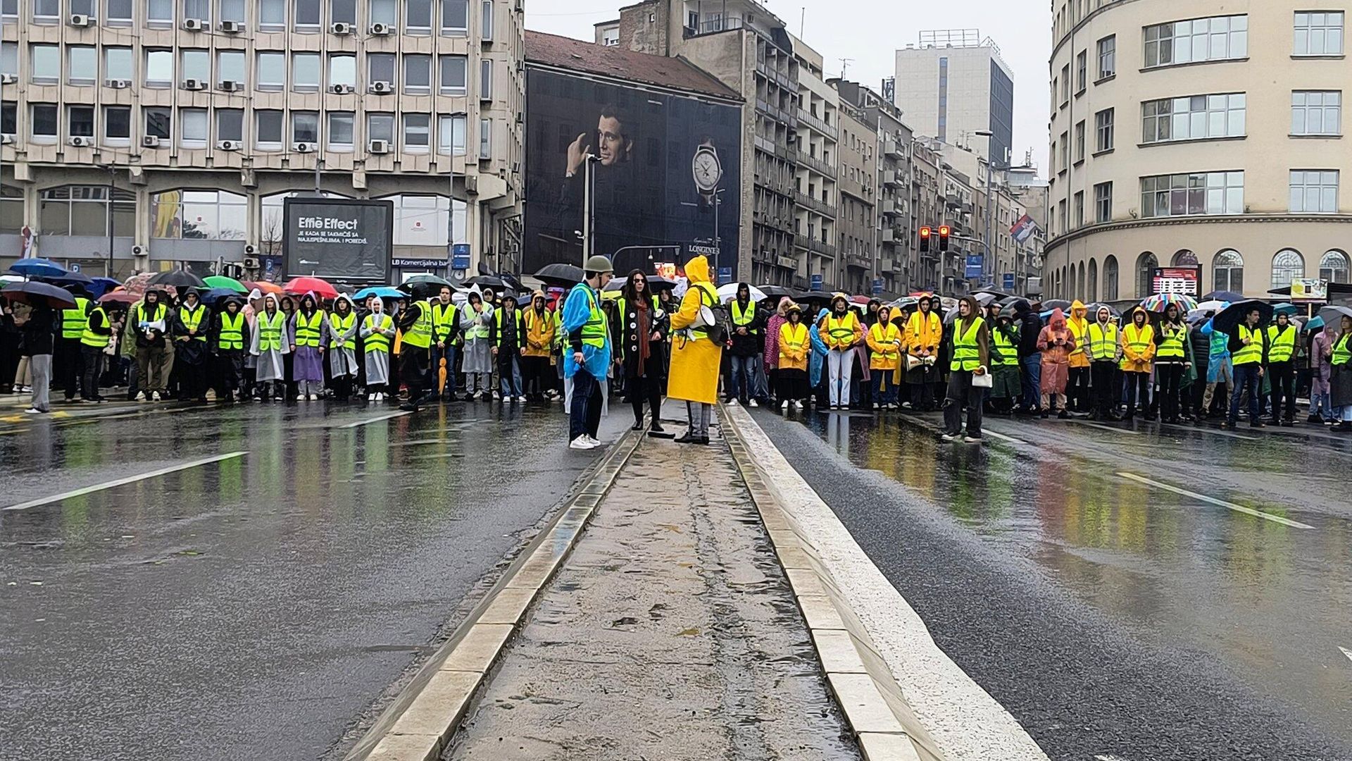 Протестующие студенты и сторонники оппозиции перекрыли Бранков мост в центре Белграда Протестующие студенты и сторонники оппозиции перекрыли Бранков мост в центре Белграда - РИА Новости, 1920, 26.03.2025
