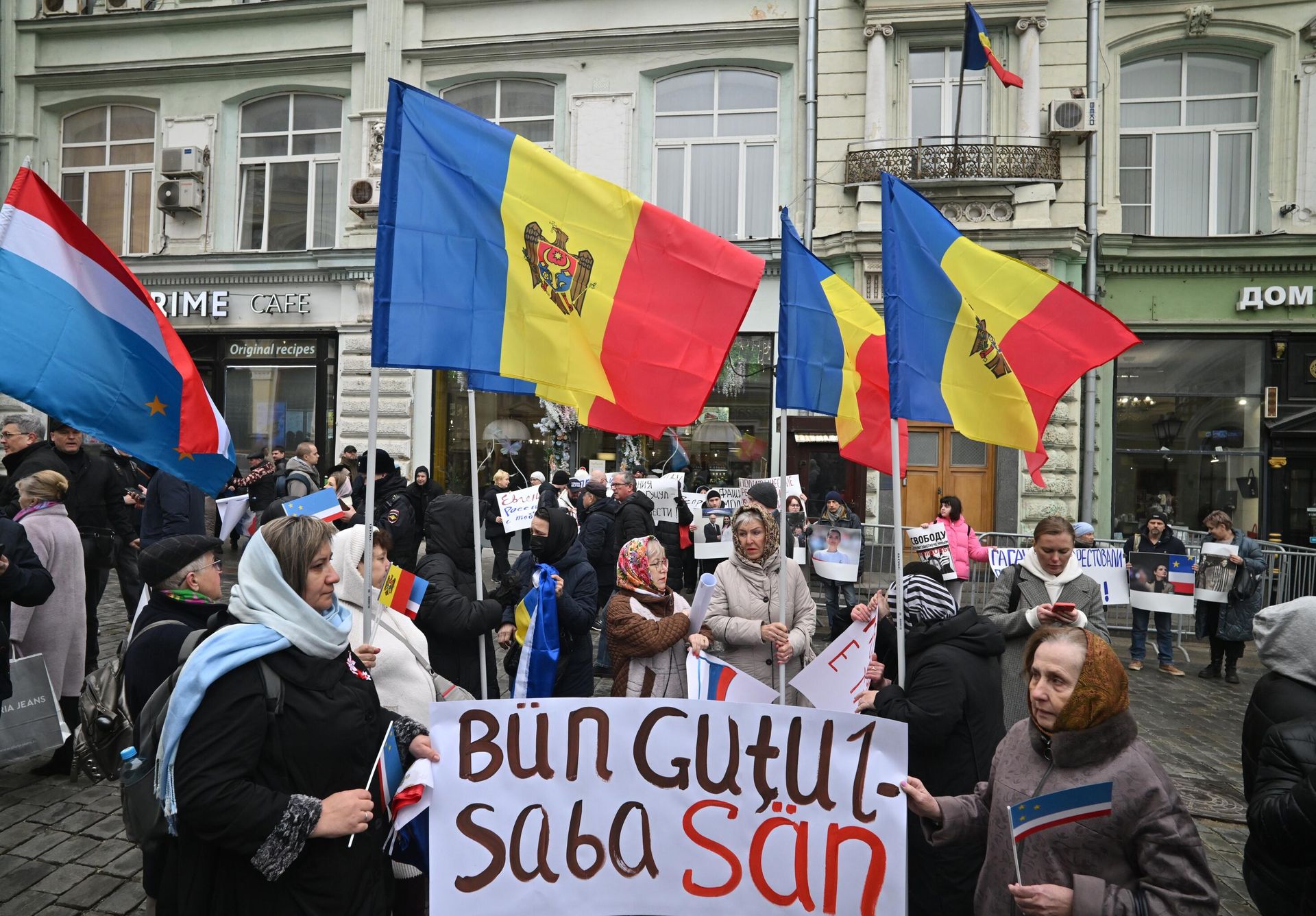 Акция протеста в связи с задержанием главы Гагаузии Гуцул Акция протеста в связи с задержанием главы Гагаузии Гуцул - РИА Новости, 1920, 27.03.2025