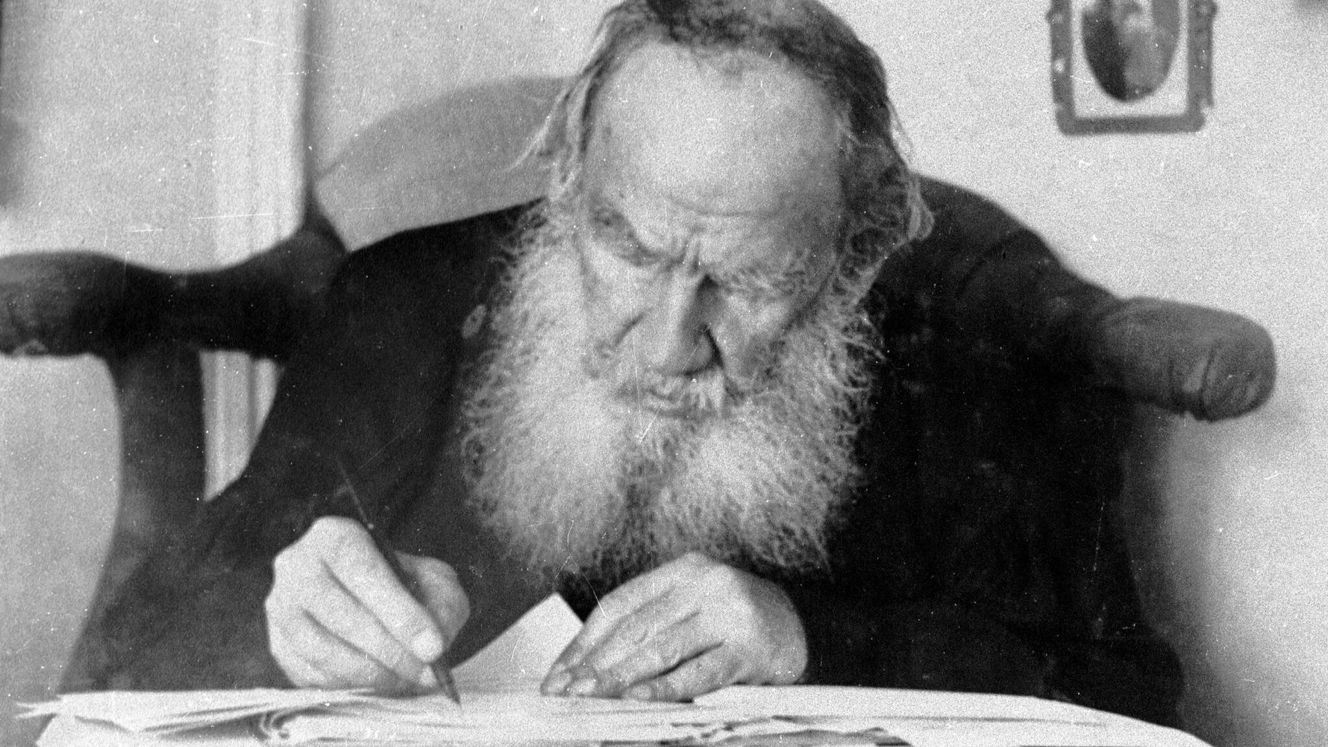 Писатель Лев Николаевич Толстой в Ясной Поляне - РИА Новости, 1920, 26.12.2025
