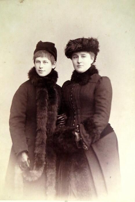 Надежда Ламанова (слева) и М.С. Воронина Надежда Ламанова (слева) и М.С. Воронина - РИА Новости, 1920, 27.03.2025