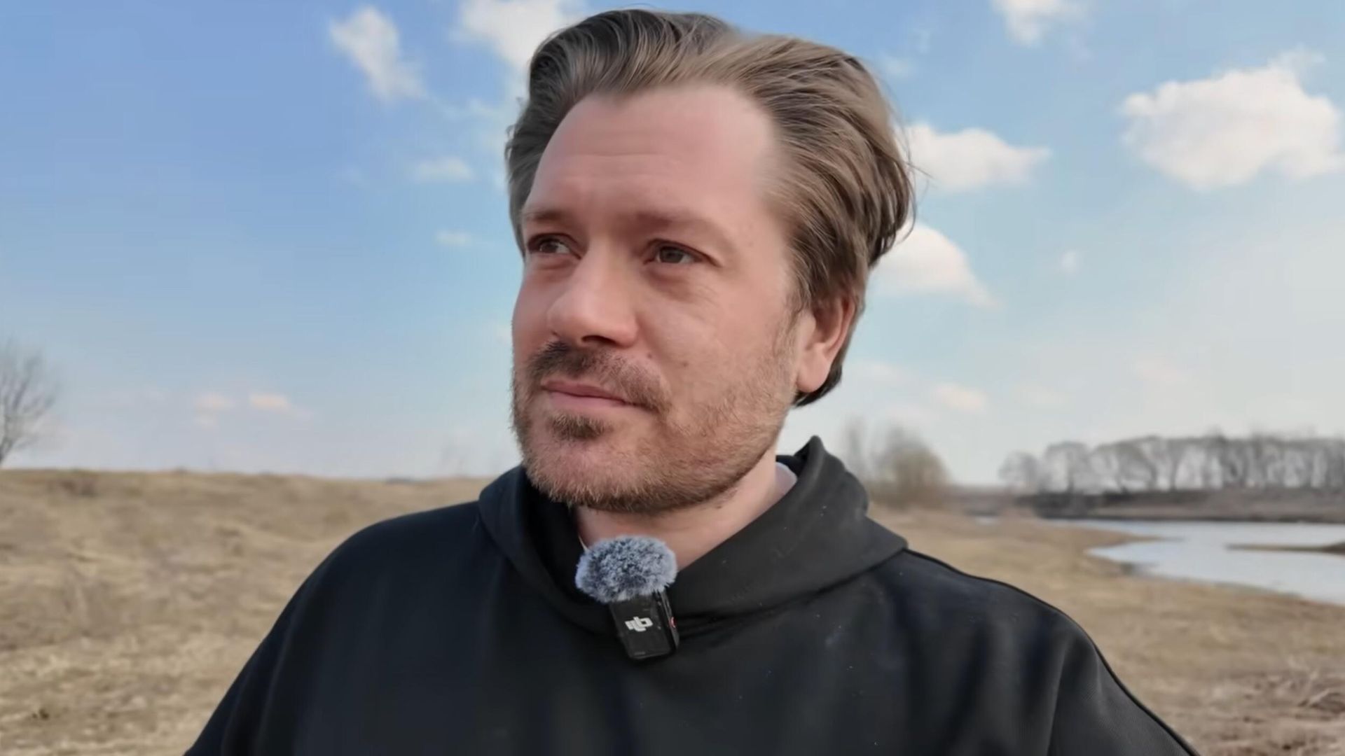 Переехавший в Россию французский блогер Шарль. Кадр видео Переехавший в Россию французский блогер Шарль. Кадр видео - РИА Новости, 1920, 27.03.2025