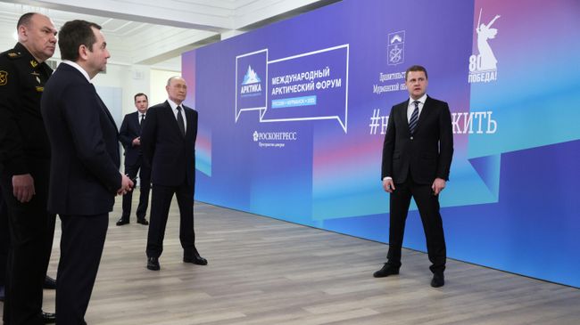 Президент РФ Владимир Путин на презентации мастер-планов опорных населенных пунктов Арктической зоны РФ и проектов развития Северного морского пути