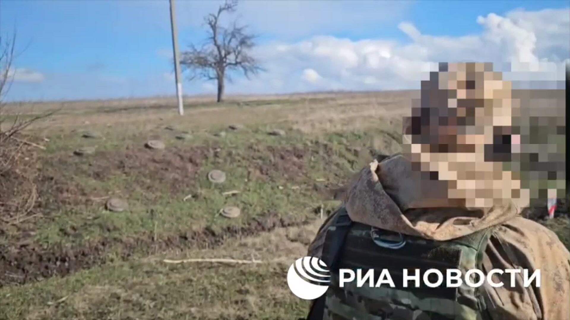 Сапер: ВСУ при отступлении разбросали под Суджей старые американские мины М6 Сапер: ВСУ при отступлении разбросали под Суджей старые американские мины М6 - РИА Новости, 1920, 28.03.2025
