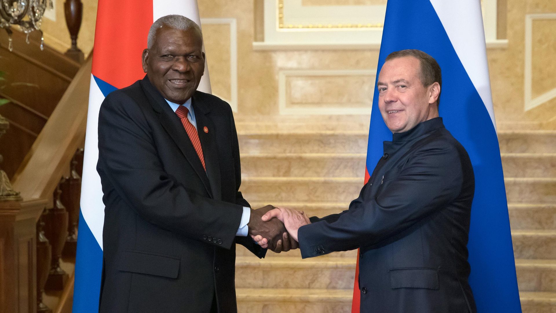 Заместитель председателя Совета безопасности РФ Дмитрий Медведев и председатель Национальной ассамблеи народной власти Кубы Эстебан Ласо Эрнандес во время встречи Заместитель председателя Совета безопасности РФ Дмитрий Медведев и председатель Национальной ассамблеи народной власти Кубы Эстебан Ласо Эрнандес во время встречи - РИА Новости, 1920, 28.03.2025