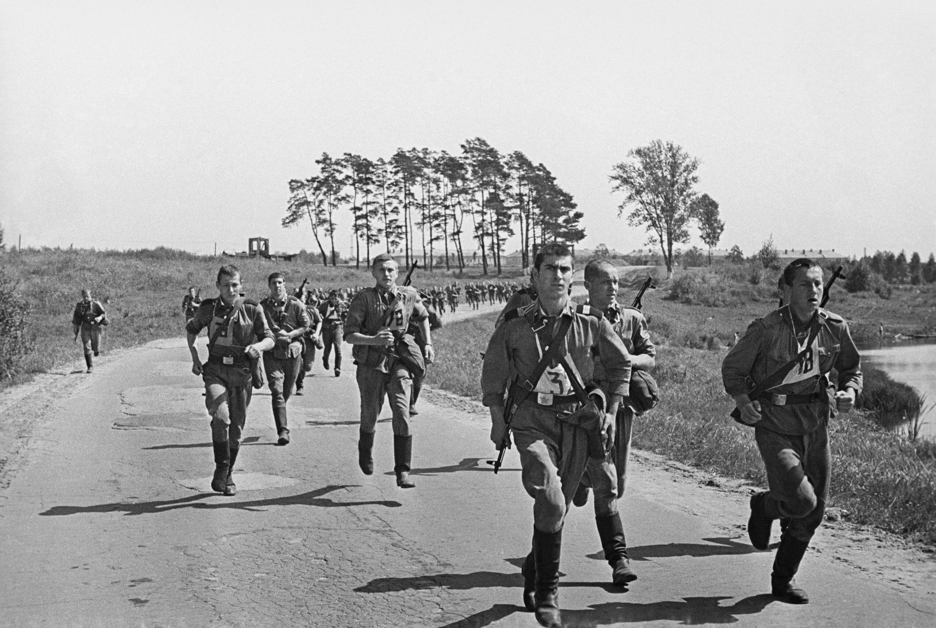 Марш-бросок 406-го полка Таманской дивизии - РИА Новости, 1920, 28.03.2025