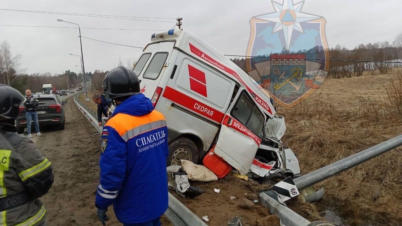 Место ДТП с участием автомобиля скорой помощи в Ленинградской области Место ДТП с участием автомобиля скорой помощи в Ленинградской области - РИА Новости, 1920, 28.03.2025