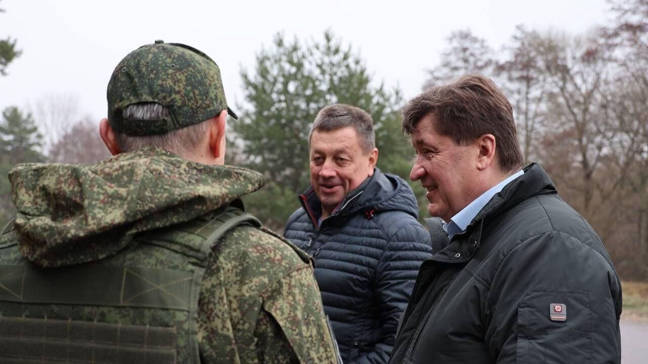 Депутаты Белгородской областной Думы передают гумпомощь для военнослужащих Депутаты Белгородской областной Думы передают гумпомощь для военнослужащих - РИА Новости, 1920, 28.03.2025