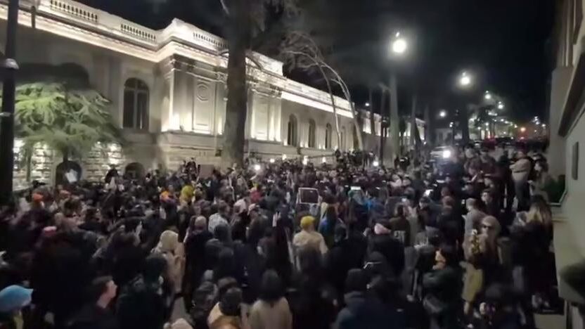 Протест у парламента Грузии в Тбилиси Протест у парламента Грузии в Тбилиси - РИА Новости, 1920, 28.03.2025