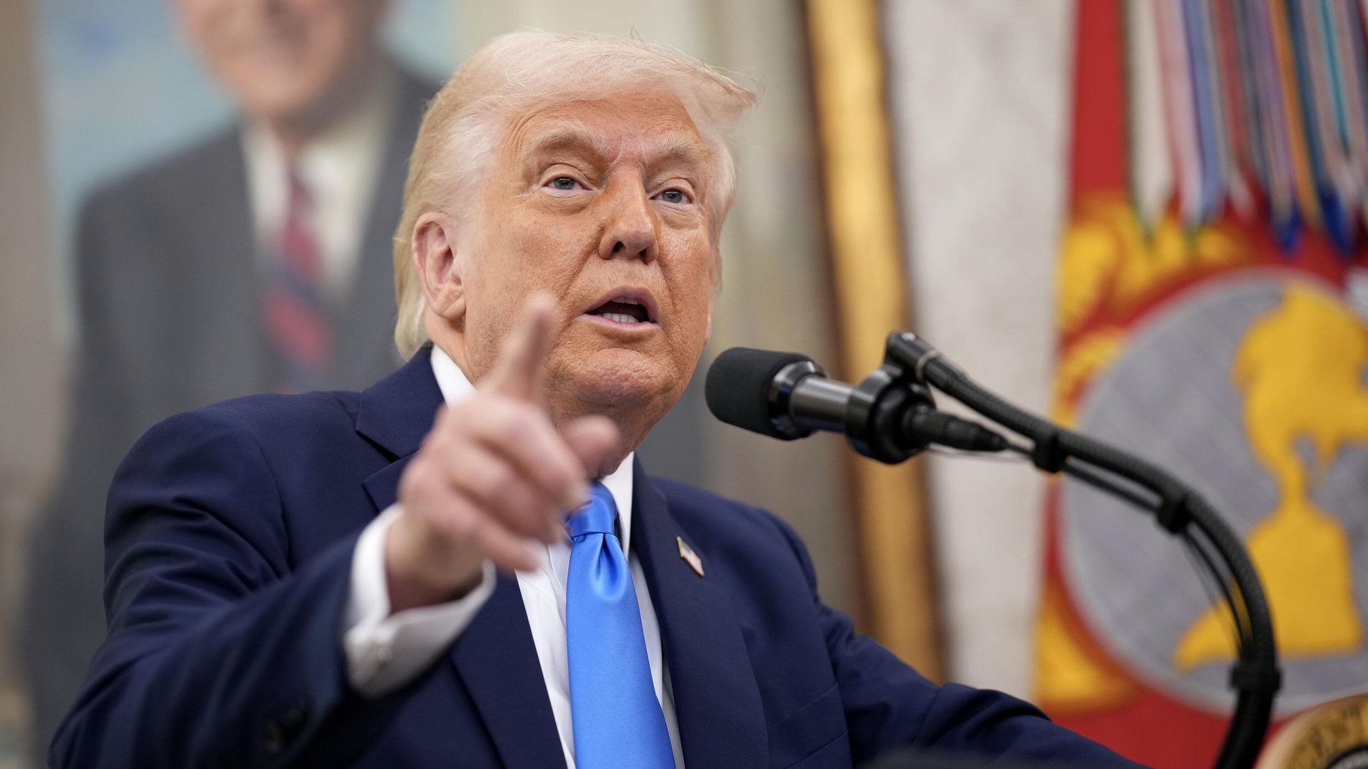 Президент США Дональд Трамп выступает в Овальном кабинете Белого дома Президент США Дональд Трамп выступает в Овальном кабинете Белого дома - РИА Новости, 1920, 28.03.2025