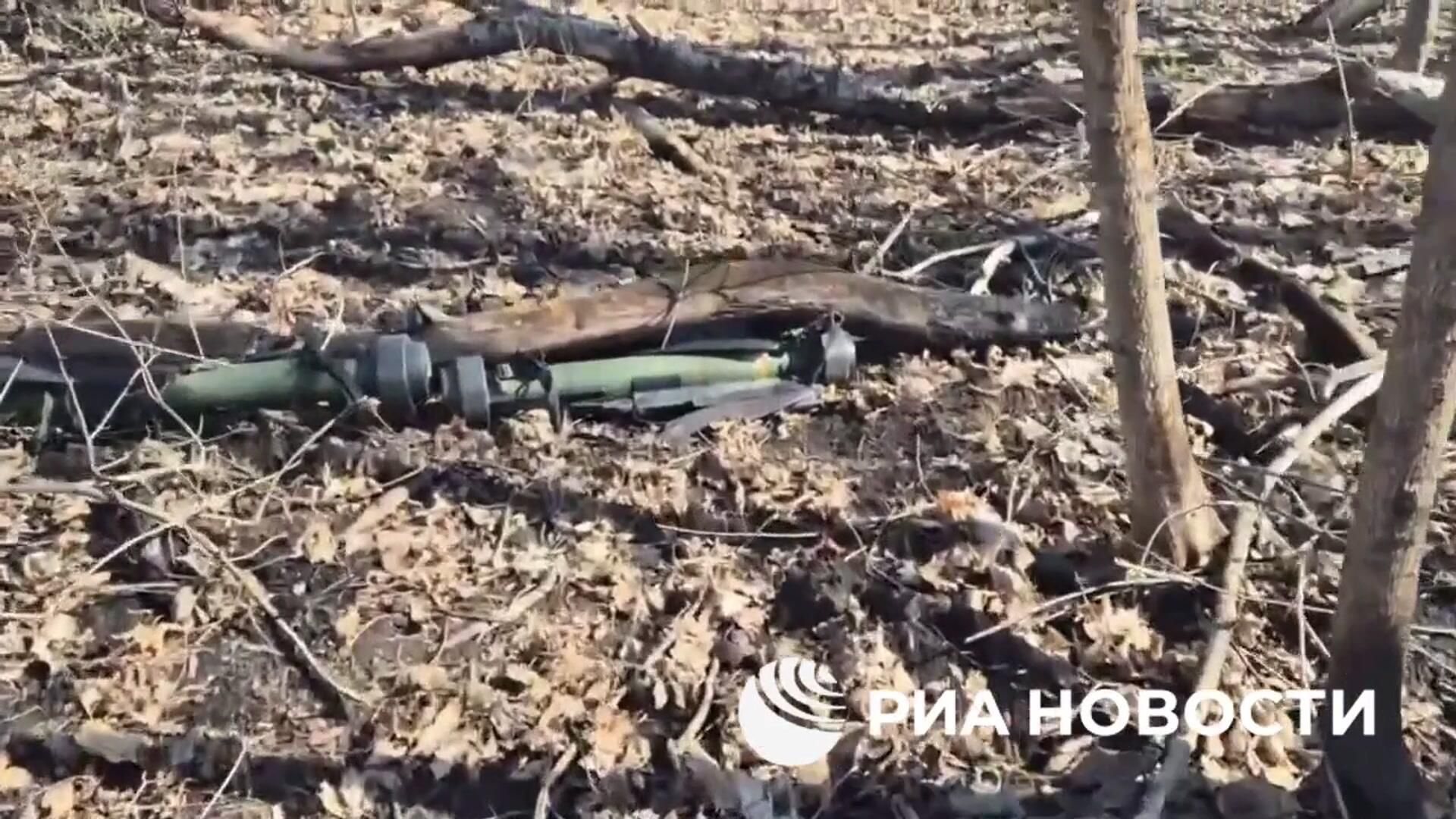 Арсенал боеспособных шведско-британских противотанковых гранатометов NLAW, захваченный в Курской области Арсенал боеспособных шведско-британских противотанковых гранатометов NLAW, захваченный в Курской области - РИА Новости, 1920, 29.03.2025