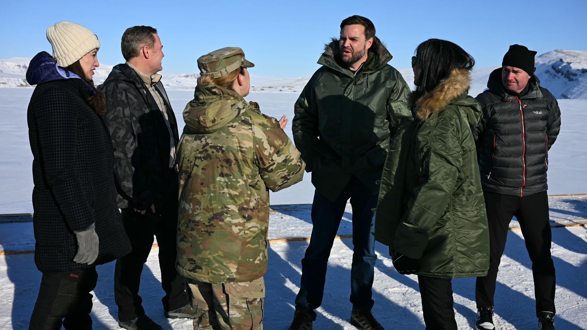Вице-президент США Джей Ди Вэнс во время посещения американской военной космической базы Питуффик, Гренландия. 28 марта 2025 - РИА Новости, 1920, 28.03.2025