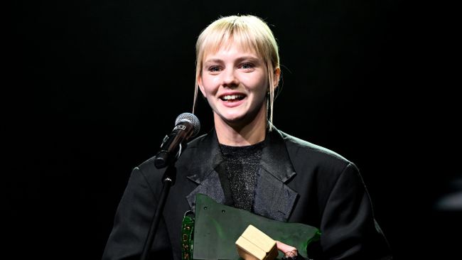 Актриса Дарья Верещагина, получившая награду в номинации Кино, на торжественной церемонии награждения лауреатов Премии Художественного театра в МХТ имени А.П. Чехова. 28 марта 2025